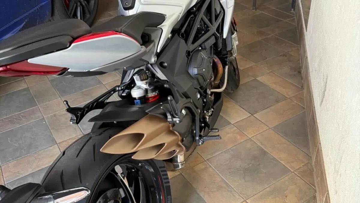 MV Agusta Brutale 800 RR (2021 - 25)  (5)