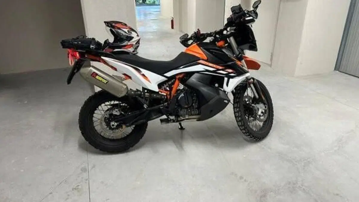 KTM 890 Adventure R (2022) 