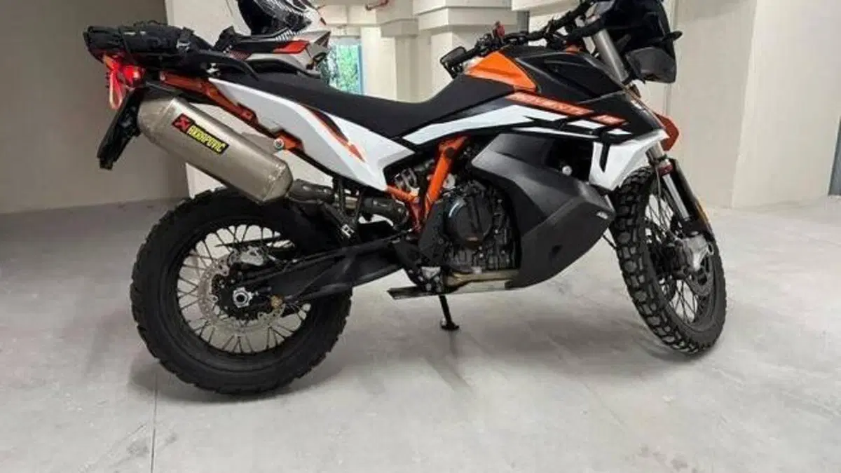 KTM 890 Adventure R (2022)  (2)