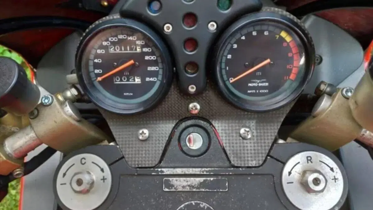 Moto Guzzi V11 Le Mans (2001 - 06)  (5)