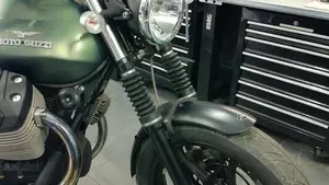 Moto Guzzi V7 Stone (2012 - 15)  (7)