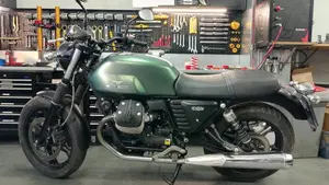 Moto Guzzi V7 Stone (2012 - 15) 