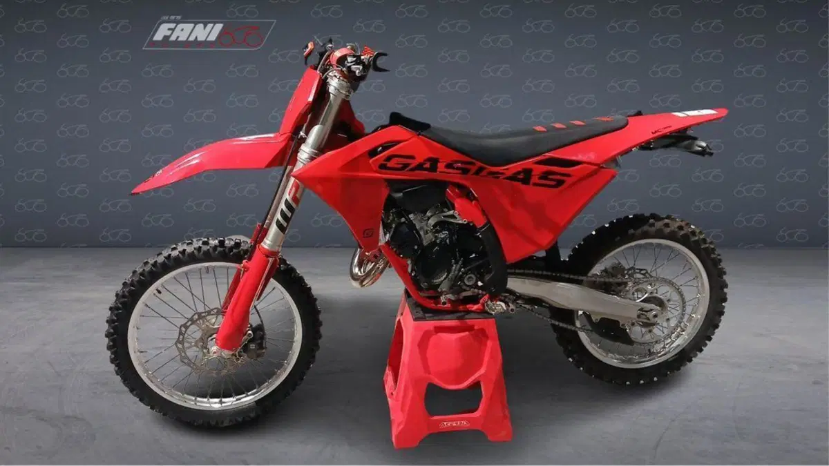 GASGAS MC 125 (2025)  (2)