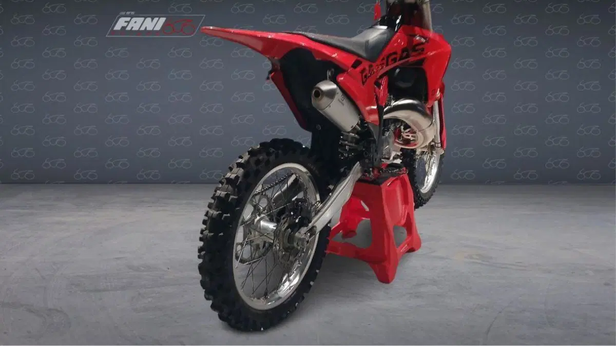 GASGAS MC 125 (2025)  (4)
