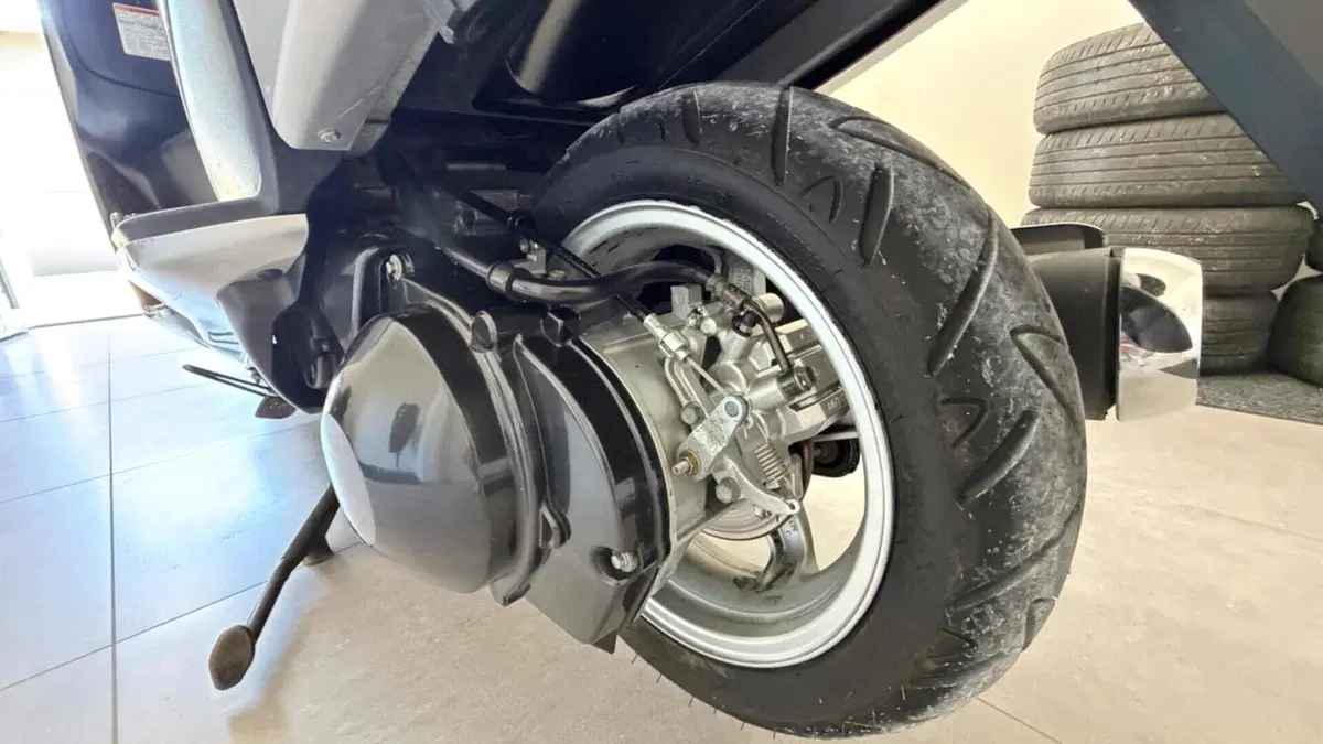 Suzuki Burgman AN 400 Businnes (2001 - 03)  (7)
