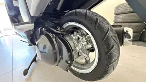 Suzuki Burgman AN 400 Businnes (2001 - 03)  (7)