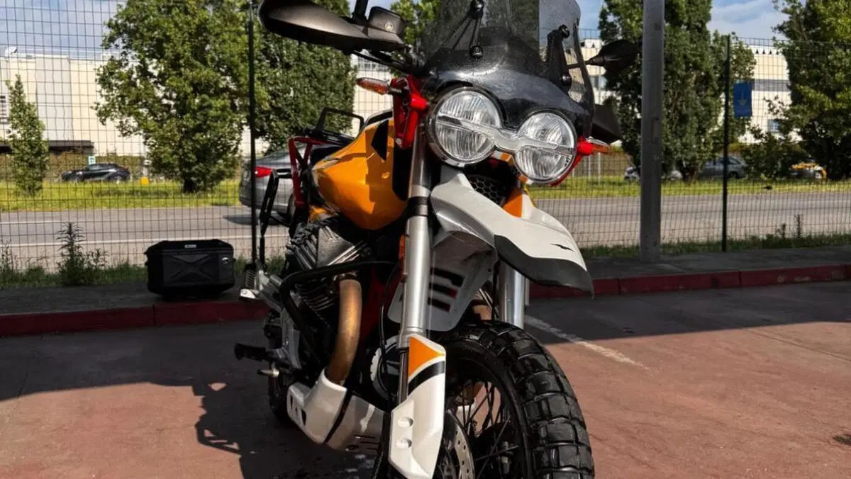 Moto Guzzi V85 TT Evocative Graphics (2019 - 20) 