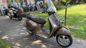 Vespa GTS 300 Touring ABS (2017 - 19)  (2)