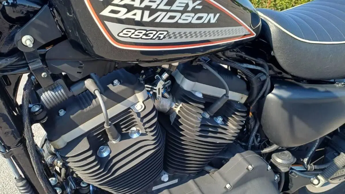 Harley-Davidson 883 R (2008 - 16) - XL 883R  (7)