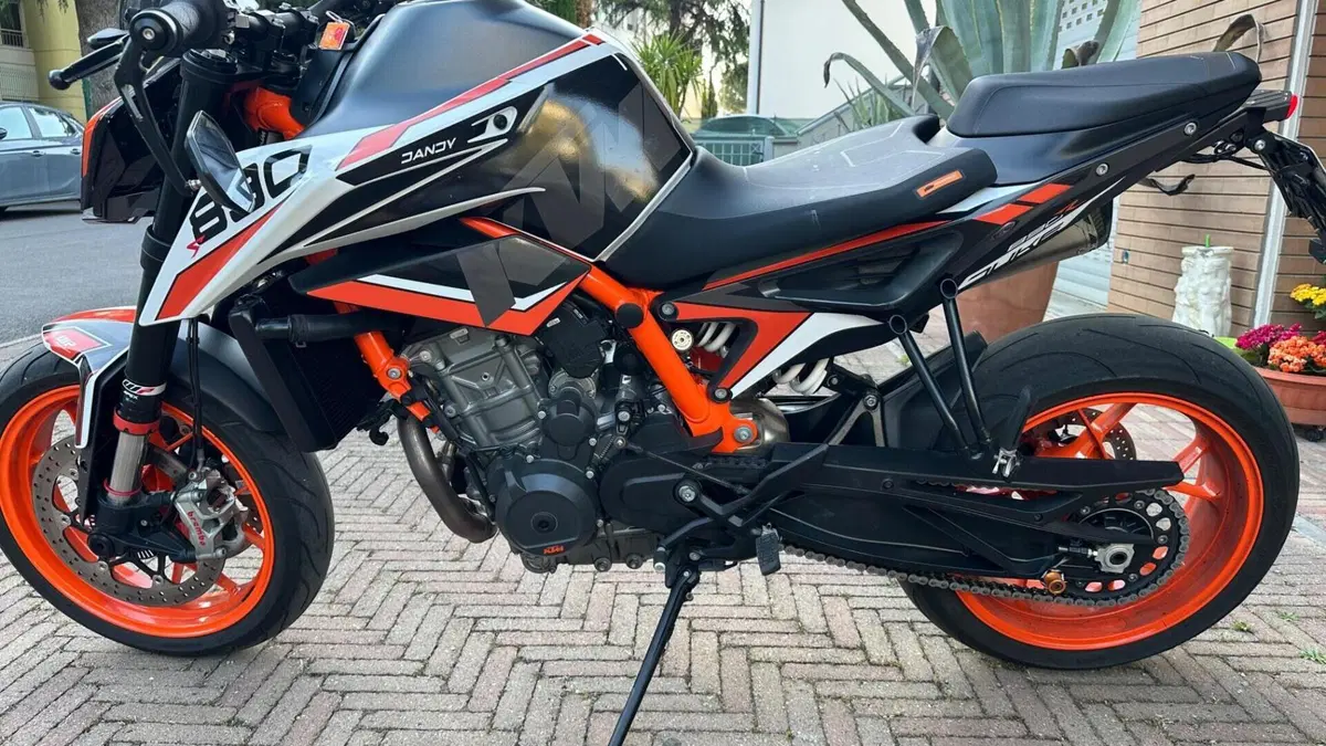 KTM 890 Duke R (2020) 