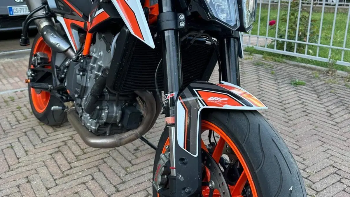 KTM 890 Duke R (2020)  (2)