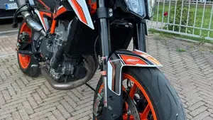 KTM 890 Duke R (2020)  (2)