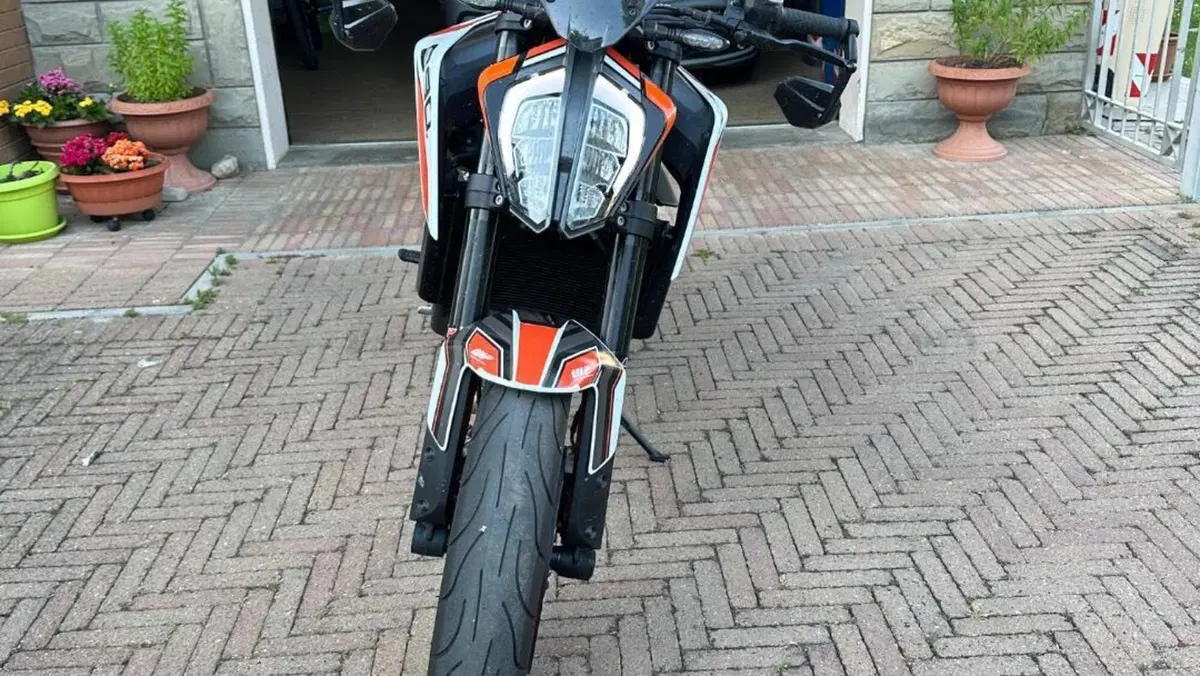 KTM 890 Duke R (2020)  (4)