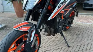 KTM 890 Duke R (2020)  (5)