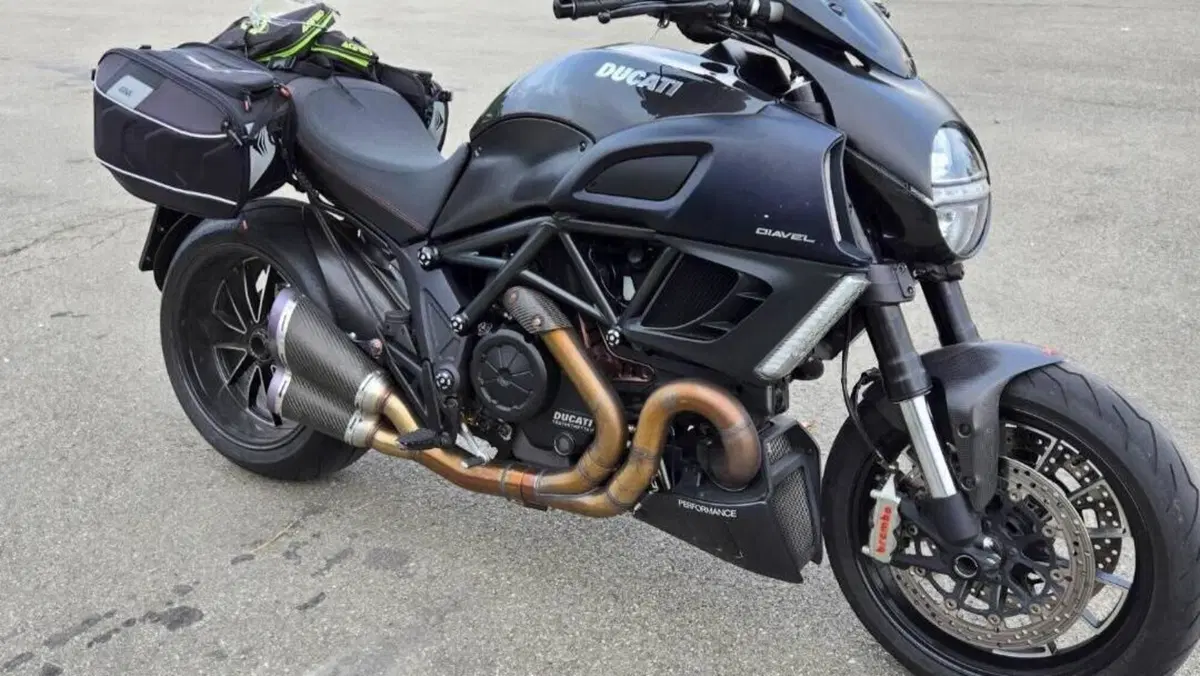 Ducati Diavel 1200 Carbon (2010 - 13) 