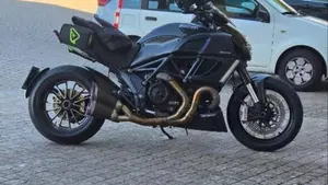 Ducati Diavel 1200 Carbon (2010 - 13)  (2)