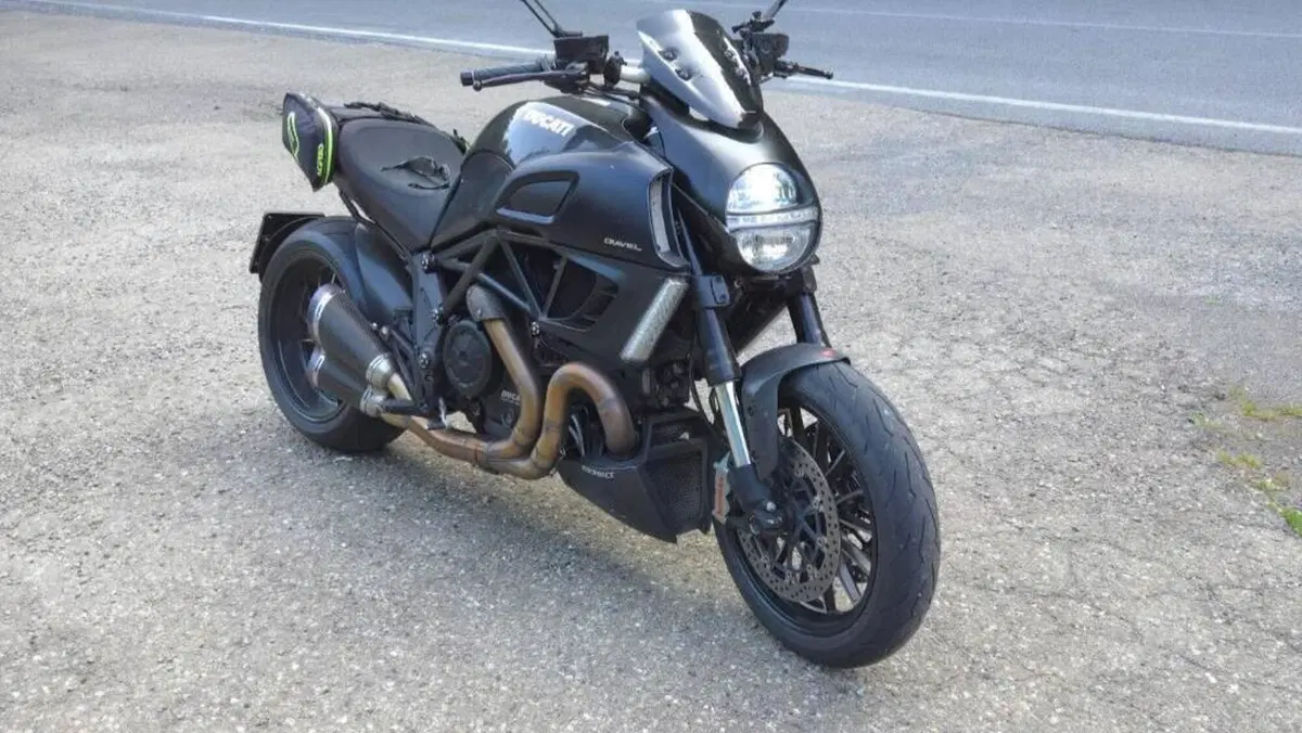 Ducati Diavel 1200 Carbon (2010 - 13)  (3)