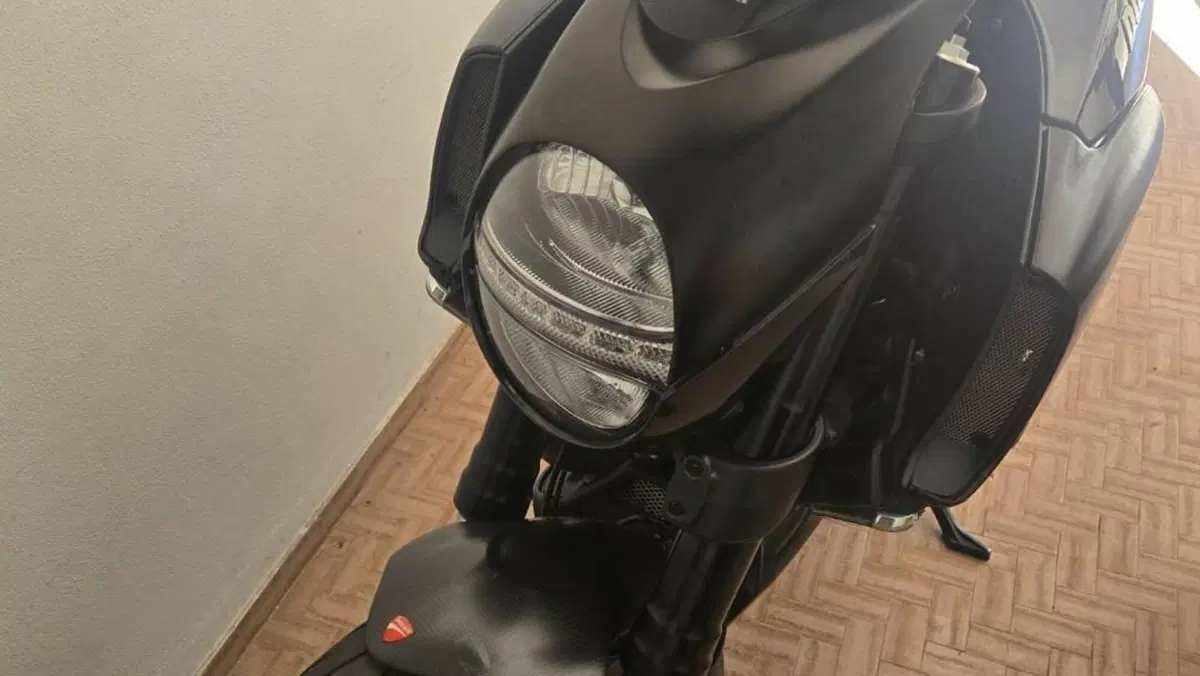 Ducati Diavel 1200 Carbon (2010 - 13)  (8)