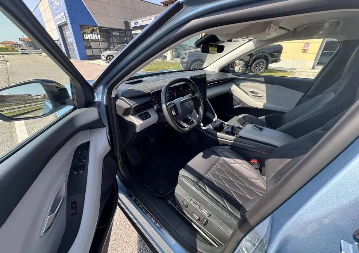 Ford Explorer 77kWh Extended Range Premium rwd (8)