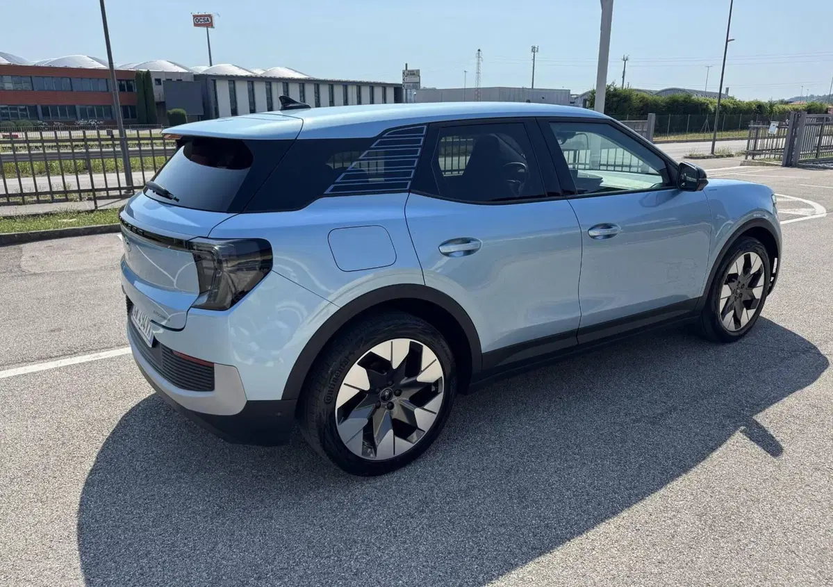 Ford Explorer 77kWh Extended Range Premium rwd (3)