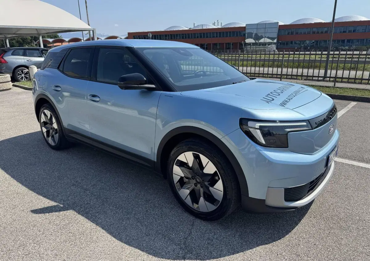 Ford Explorer 77kWh Extended Range Premium rwd (2)
