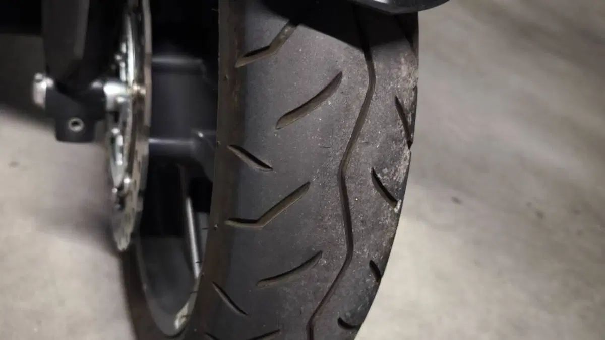Kymco AK 550 ETS (2021 - 26)  (4)