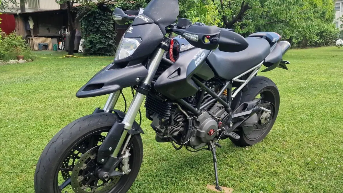 Ducati Hypermotard 796 (2012) 