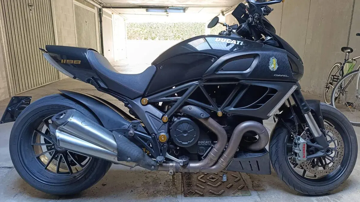 Ducati Diavel 1200 (2010 - 13)  (2)