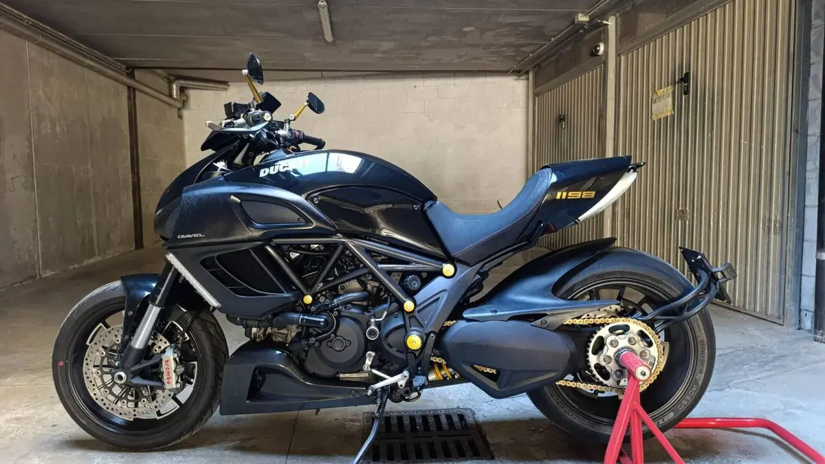 Ducati Diavel 1200 (2010 - 13) 