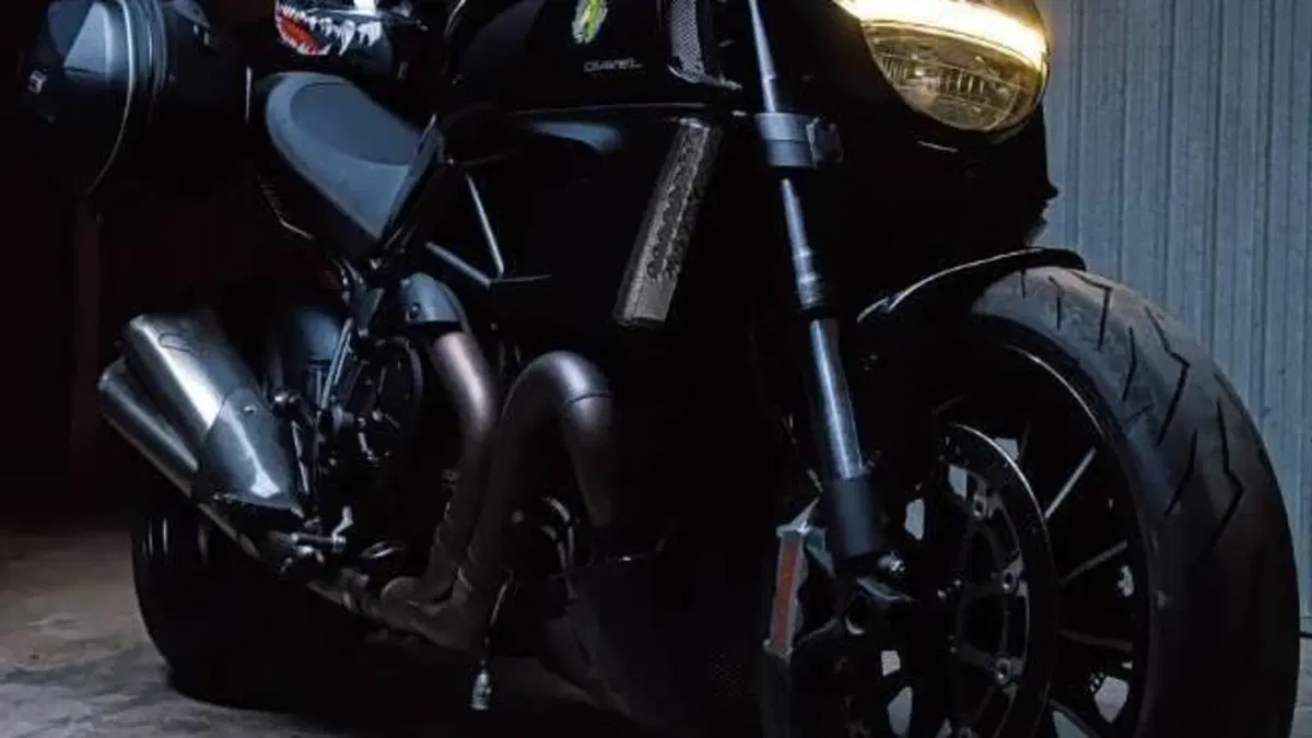 Ducati Diavel 1200 (2010 - 13)  (7)