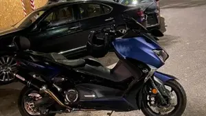 Yamaha T-Max 530 (2017 - 19)  (3)
