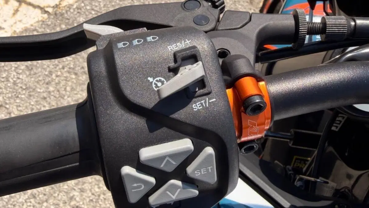 KTM 790 Duke L (2023 - 24)  (5)