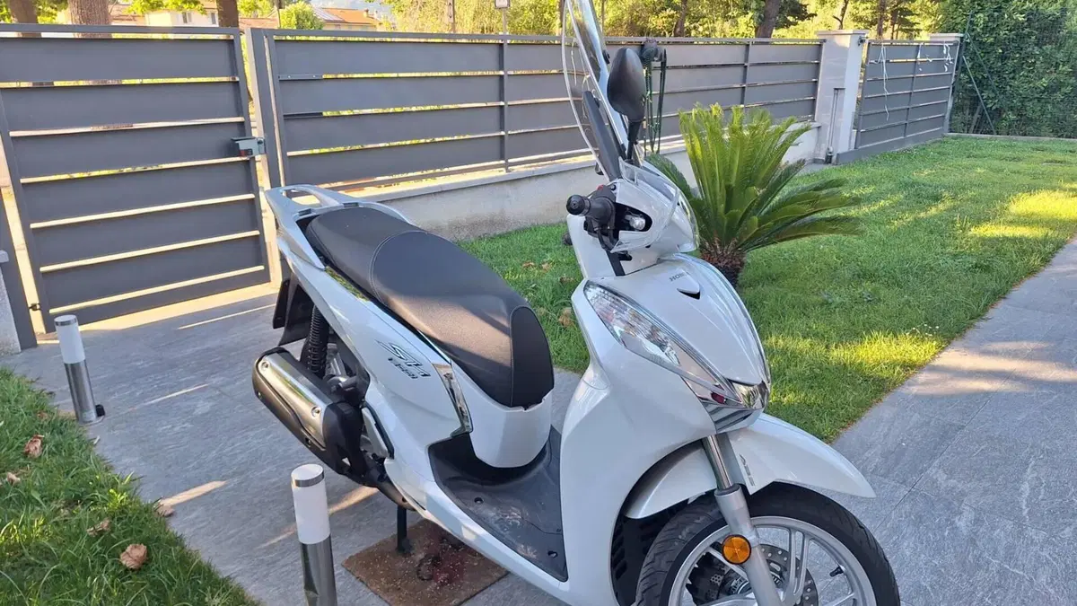 Honda SH 300 i ABS (2016 - 20)  (2)