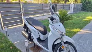 Honda SH 300 i ABS (2016 - 20)  (2)