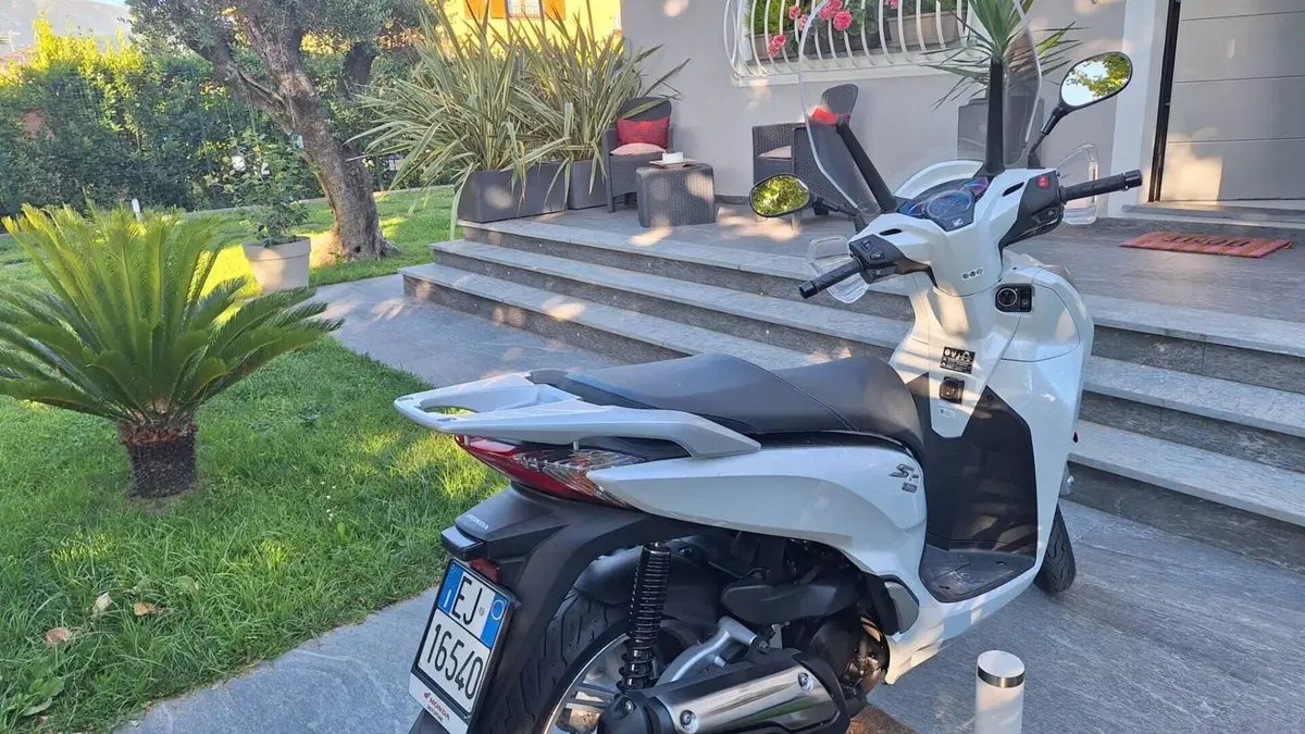Honda SH 300 i ABS (2016 - 20)  (4)