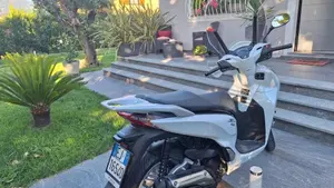 Honda SH 300 i ABS (2016 - 20)  (4)