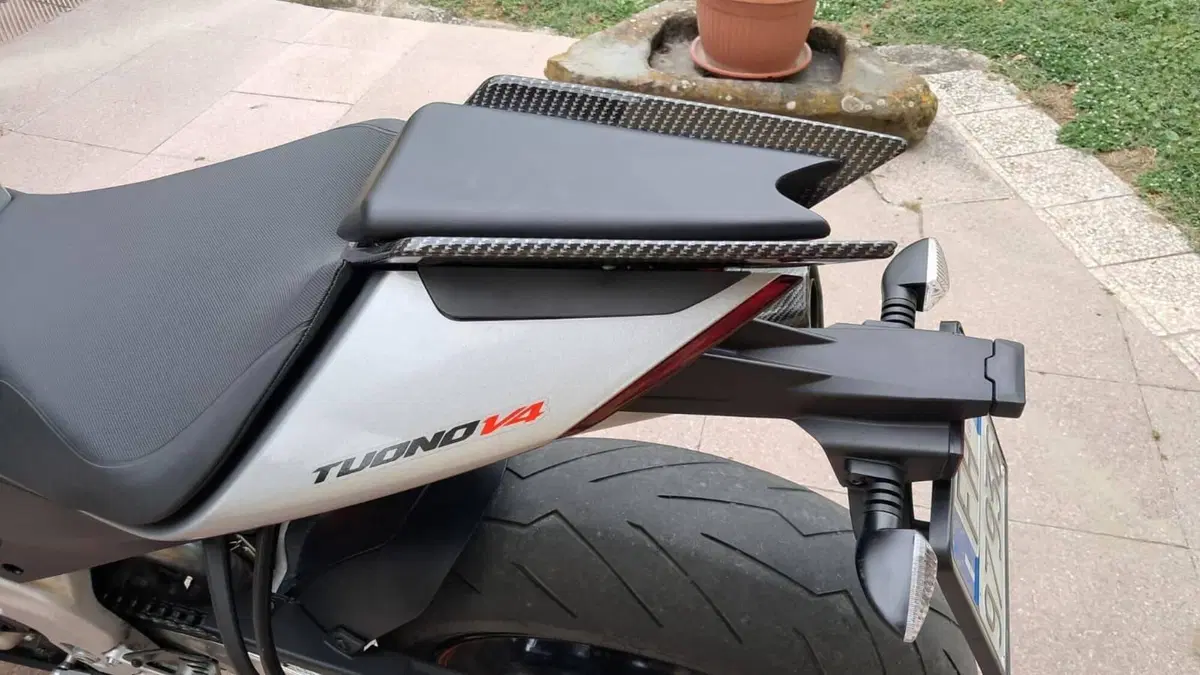 Aprilia Tuono V4 (2021 - 24)  (4)