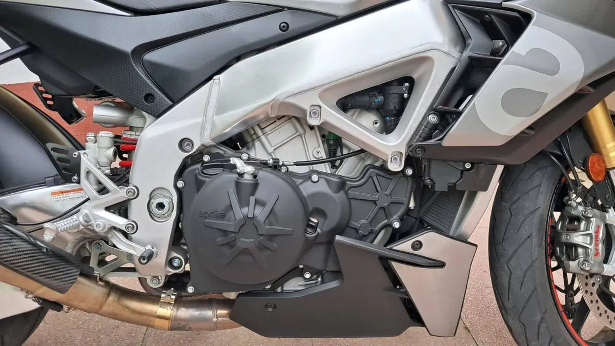 Aprilia Tuono V4 (2021 - 24)  (6)
