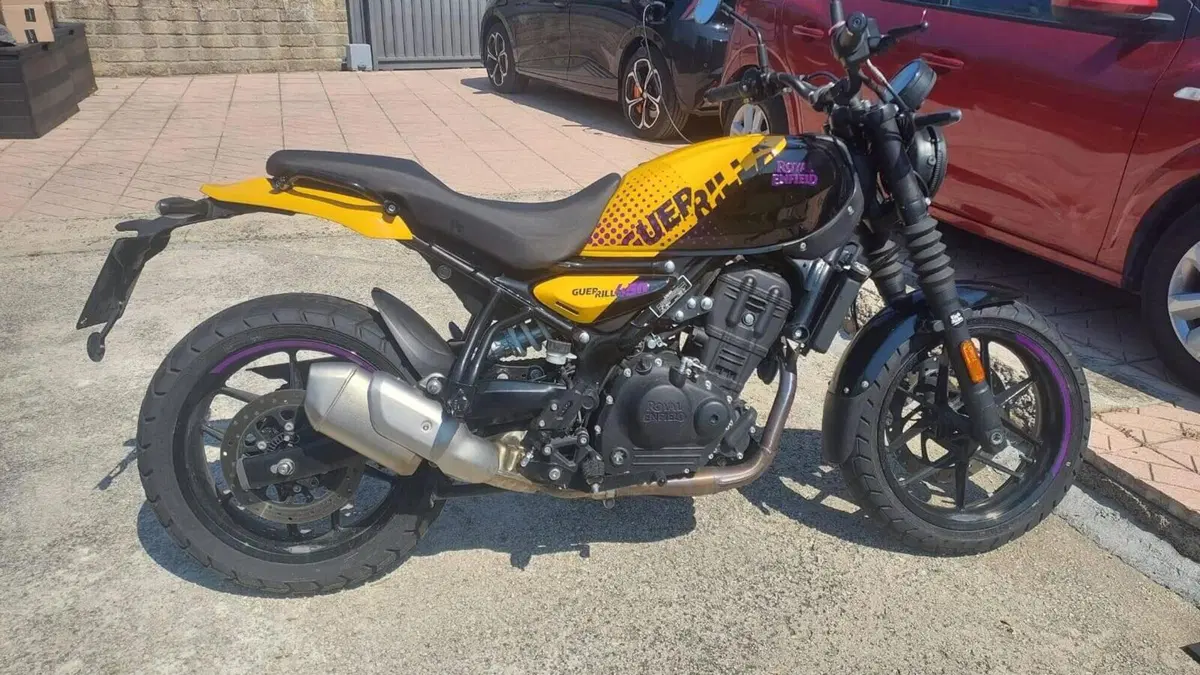 Royal Enfield Guerrilla 450 (2024 - 26)  (2)