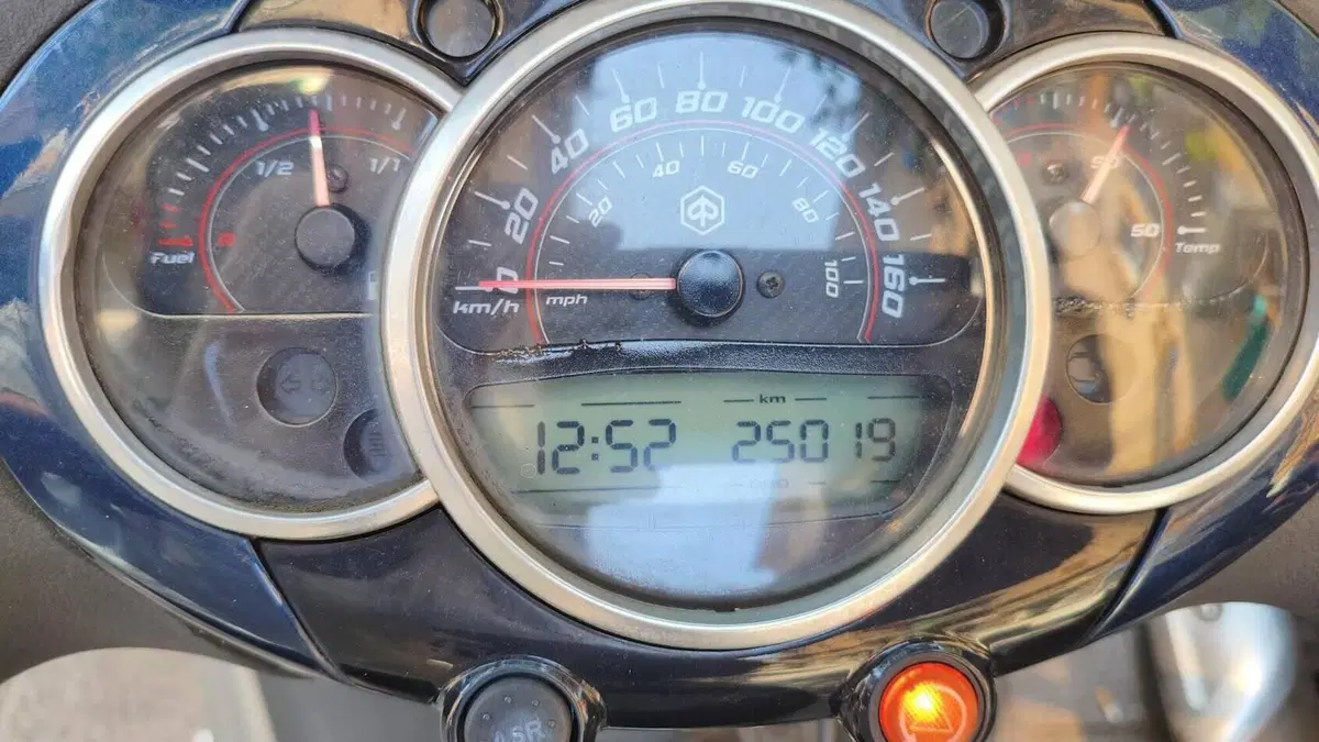 Piaggio Beverly 350 SportTouring ie ABS (2011 - 17)  (2)