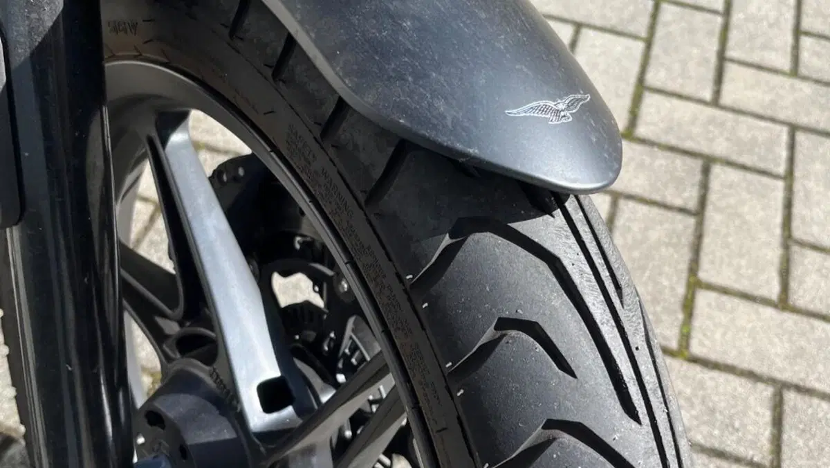 Moto Guzzi V7 Stone (2021 - 24) 
