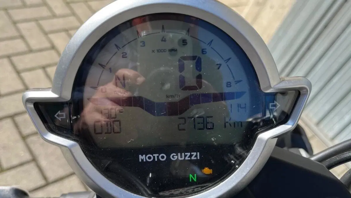 Moto Guzzi V7 Stone (2021 - 24)  (3)