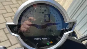 Moto Guzzi V7 Stone (2021 - 24)  (3)