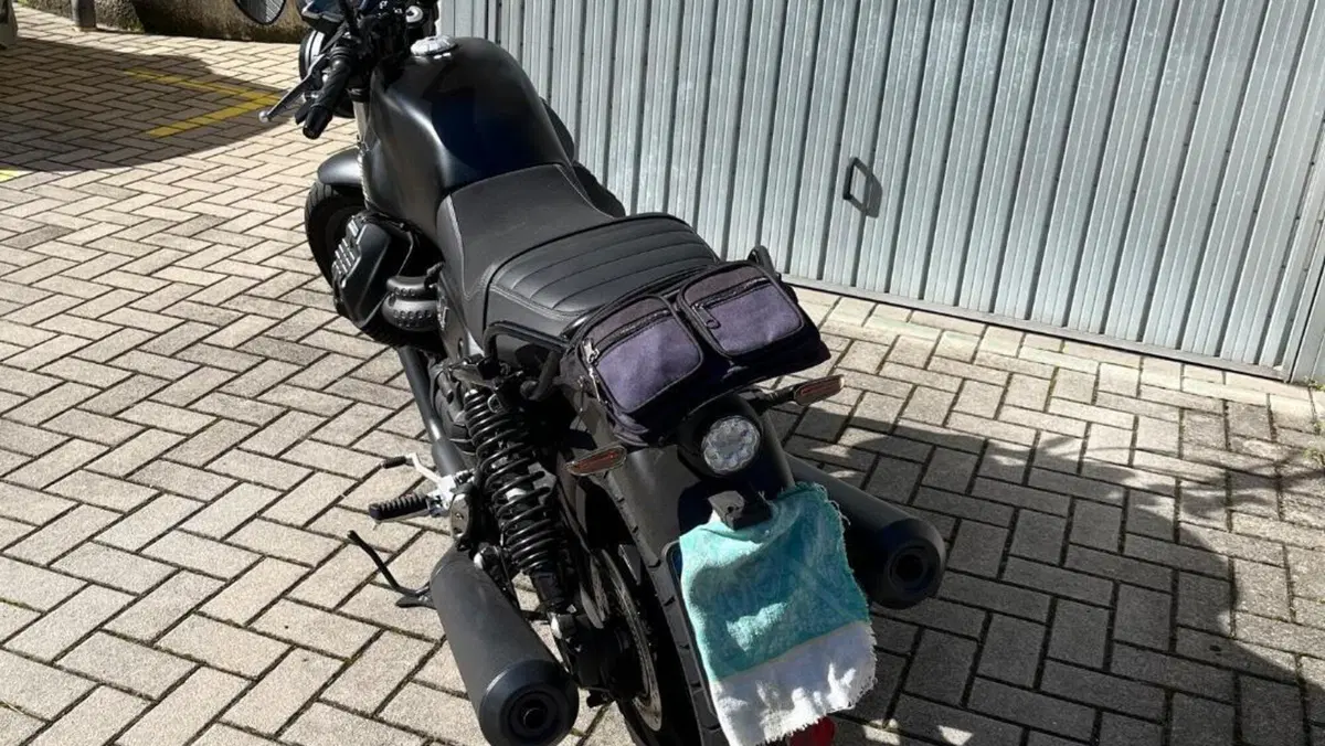 Moto Guzzi V7 Stone (2021 - 24)  (4)