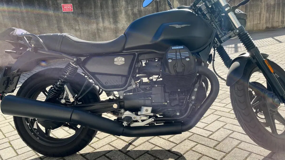 Moto Guzzi V7 Stone (2021 - 24)  (5)