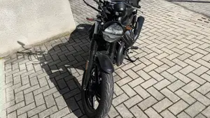 Moto Guzzi V7 Stone (2021 - 24)  (6)