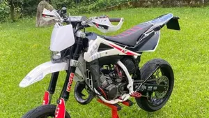 Husqvarna SMS 125 4 (2010 - 12)  (2)