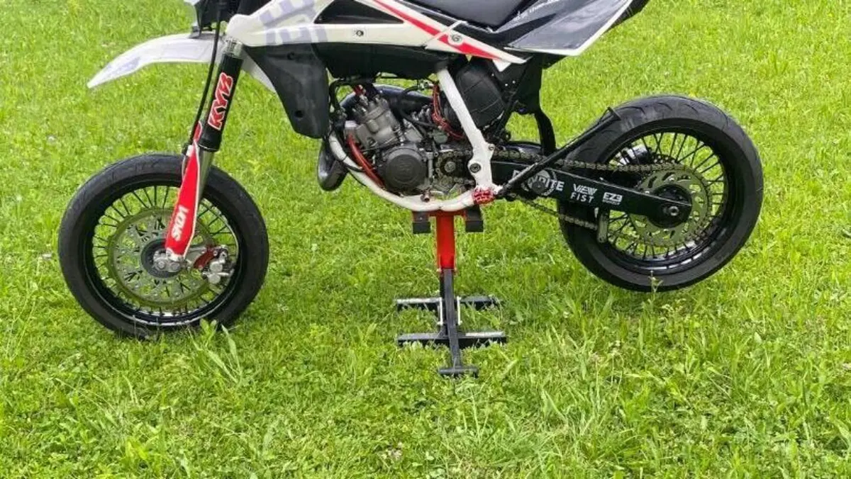 Husqvarna SMS 125 4 (2010 - 12)  (8)