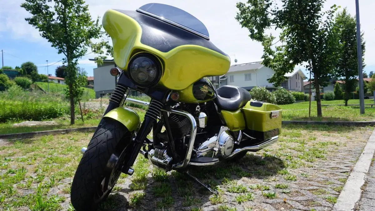 Harley-Davidson 1690 Street Glide (2011 - 13) - FLHX 