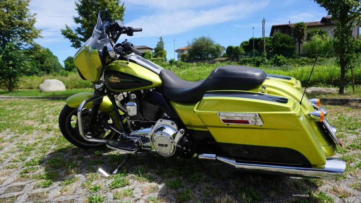 Harley-Davidson 1690 Street Glide (2011 - 13) - FLHX  (2)